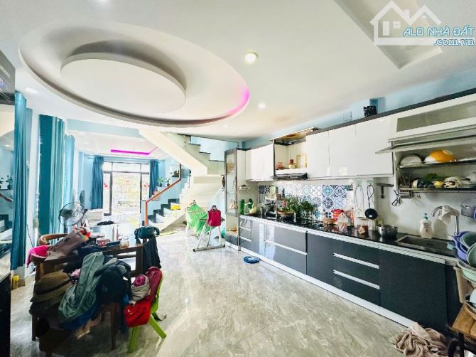 SẬP HẦM CẦN BÁN NHÀ 3 LẦU TÔN ĐẢN CẨM LỆ - 2