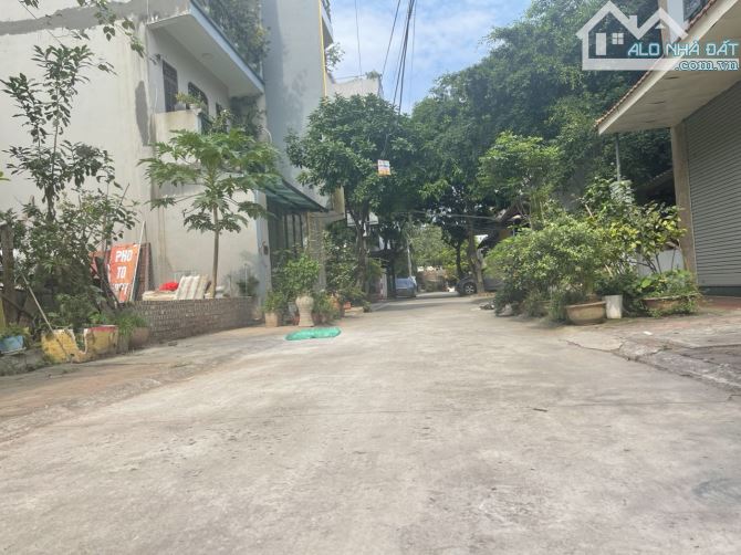 Đất đấu giá Thạch Bàn, mặt ngõ 561 Bát Khối, phân lô vỉa hè, dân cư đông đúc 75m2 - 14 tỷ - 2