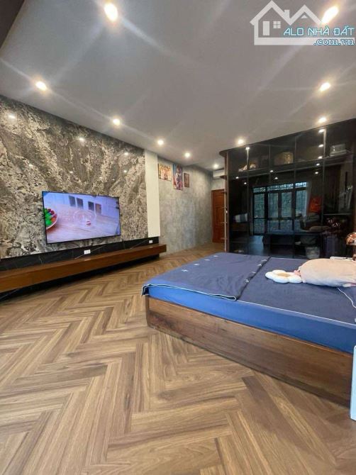 MẶT PHỐ CỔ PHÙNG HƯNG, Lô góc 3 thoáng, 5 tầng 2 TM. 102m2, MT 9.4m. Chỉ 130 tỷ! - 2