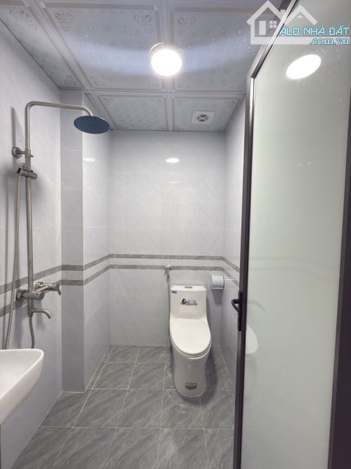 - Bán nhà đường Trần Cung, sát phố, nội thất xịn sò, 36m2, 8.65 tỷ. - 2