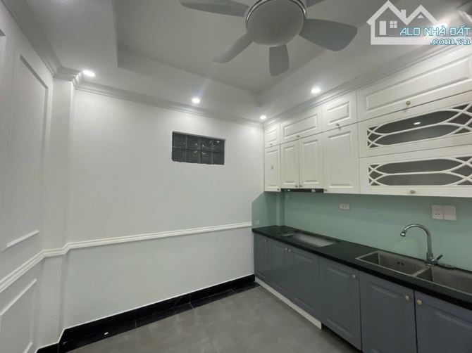 Bán nhà Định Công , ngõ thông, ô tô đỗ cửa ,diện tích 40m2 giá chỉ 8,3 tỷ - 2