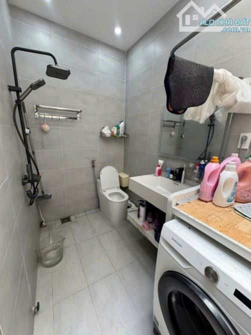 Bán nhà đường 3 tháng 2 P12 Q10 Ngang 4m 50m2 3 Tầng Giá chỉ 8.3 Tỷ - 2