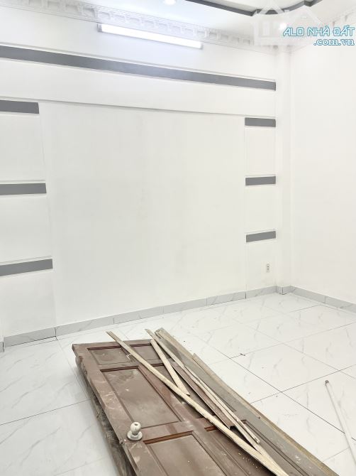 NHÀ 2 TẦNG - Ô TÔ NGỦ TRONG NHÀ - KDC SAIGON MOI - NGANG GẦN 5M - NHỈNH 5 TỶ - 2