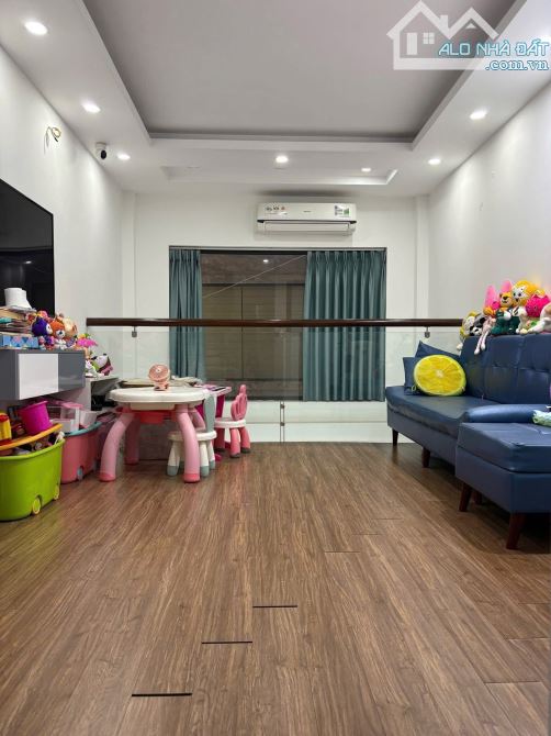 BÁN NHÀ PHỐ HỒNG TIẾN 6 TẦNG Ô TÔ ĐỖ CỬA, THÔNG HỒ BỒ ĐỀ NHỈNH 7 TỶ - 2