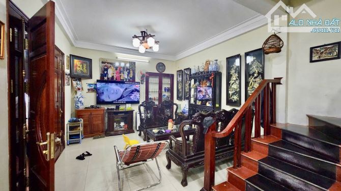 Chính chủ bán gấp nhà sát ô tô  ngõ Phố Quan Nhân, Thanh Xuân: DT: 65m2 -5 tầng. 13,4 tỷ. - 2