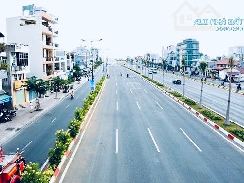 Bán đất xây tòa nhà VP mặt tiền 12m sát Phạm Văn Đồng 215m2 rộng 9.3m ngay trung tâm 30 tỷ - 2