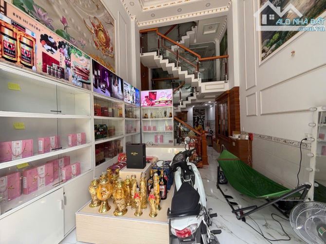 Bán nhà mới- đẹp 5 tầng HXH thông ngay chợ Gò Xoài, 48m² - giáp Tân Phú chỉ nhỉnh 6 tỷ - 2