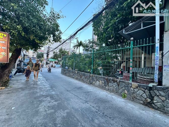 Nhân - Đất ngang 23m 2 mặt tiền Đoàn Trần Nghiệp gần bãi tắm biển - 2