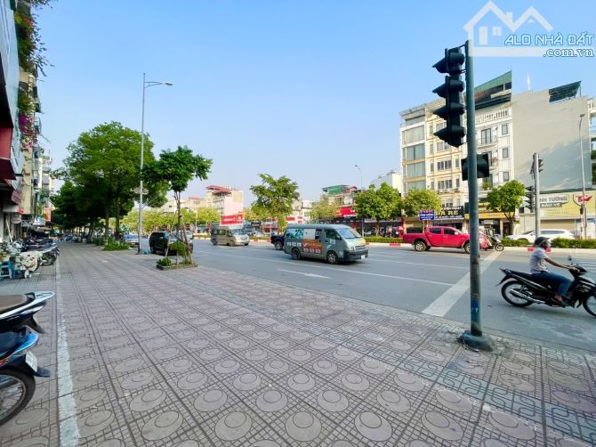 3 MẶT TIỀN, LÔ GÓC, PHÂN LÔ, MẶT PHỐ NGÔ GIA TỰ, LB, DT 89 M, GIÁ 23 TỶ 8, VỈA HÈ RỘNG, TT - 2