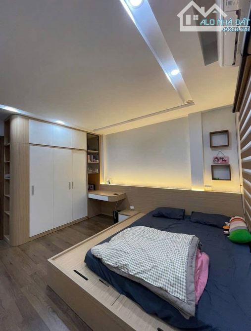 Bán nhà mặt ngõ Nguyễn Chánh, kinh doanh, ô tô tránh, vìa hè rộng, nhà đẹp - 2