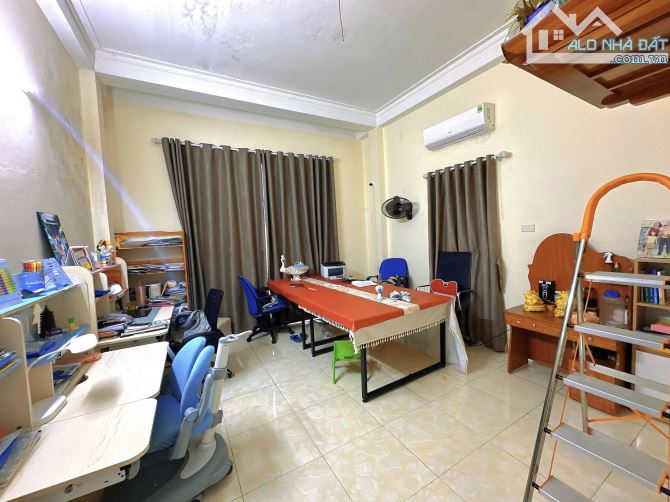 BÁN NHÀ LẠC LONG QUÂN 51M2 x 3 TẦNG - MT 4.3M - Ô TÔ TRÁNH - LÔ GÓC - GIÁ 11.8 TỶ - 2