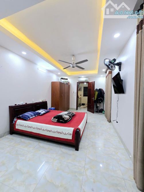 HÀNG HIẾM BÁT KHỐI - DÂN XÂY - Ô TÔ ĐỖ CỔNG - FULL NỘI THẤT 40M2- GIÁ 6,1 TỶ - 2