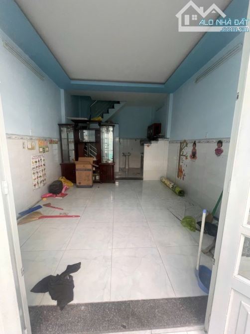 Bán nhà Phường 10 Tân Bình, Lạc Long Quân, 2 tầng 2PN, giá rẻ 3.799 tỷ - 2