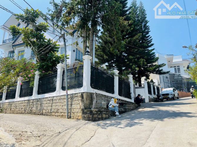 Villa sân vườn lớn trung tâm đà Lạt hạ còn 22 tỷ - 2