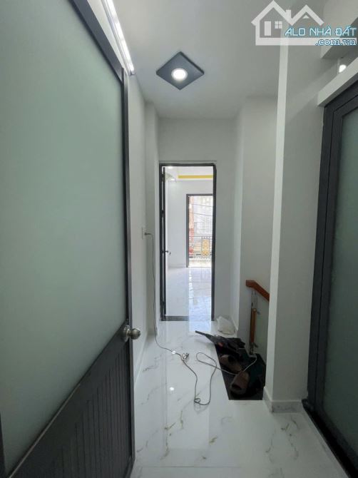 NHÀ ĐẸP 2 TẦNG – HẺM XE HƠI 5M – GIÁP TÂN PHÚ – NGAY NGÃ TƯ BỐN XÃ - 2