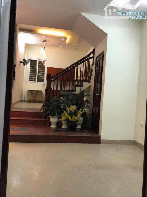 Hoàng Ngân 45m2,  5 tầng,  4 tầng, 1 nhà ra phố, oto tránh, Khu vực phát triển mạnh, giá đ - 2