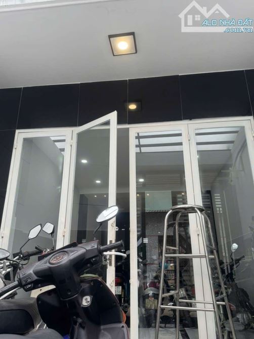 NHÀ 2 TẦNG BTCT 2 MT KINH DOANH BUÔN BÁN,4M x 17M, GẦN UBND, CHỢ ĐÔNG THẠNH, CHỈ 4.X TỶ TL - 2