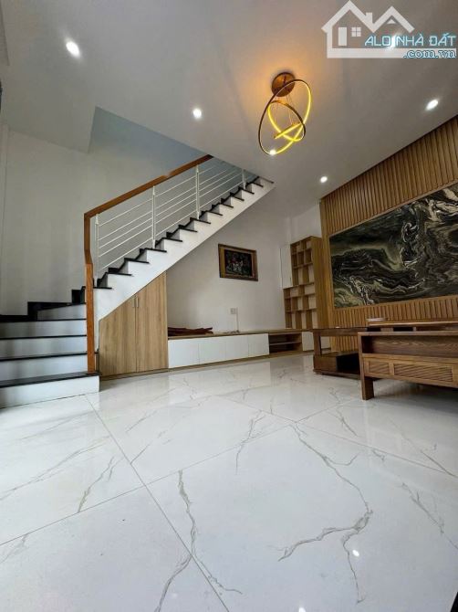 Bán nhà Nguyễn  mộng  Tuân dt 50 m2  ngang 5m đường vào  3 tầng  ngang 8 m giá  3.6 - 3
