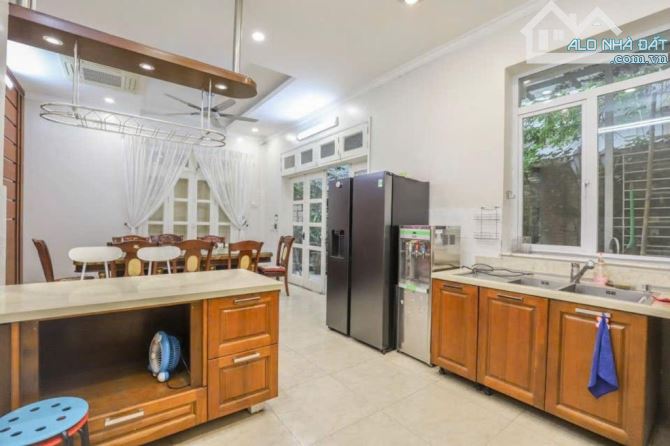BÁN BIỆT THỰ SIÊU ĐẸP TẠI CIPUTRA - 3 TẦNG - 230m² - 3