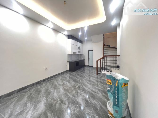 Nhà đẹp ngõ thoáng khu dân trí cao Thạch Bàn Long Biên DT 33m2 . Giá 5.45 tỷ - 3