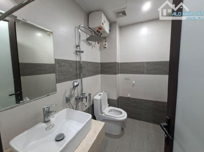 NHÀ MỚI KOONG – NGÔ GIA TỰ – GẦN PHỐ – 1 NHÀ RA Ô TÔ – TIỆN ÍCH BỦA VÂY! Diện tích: 35m² - 3