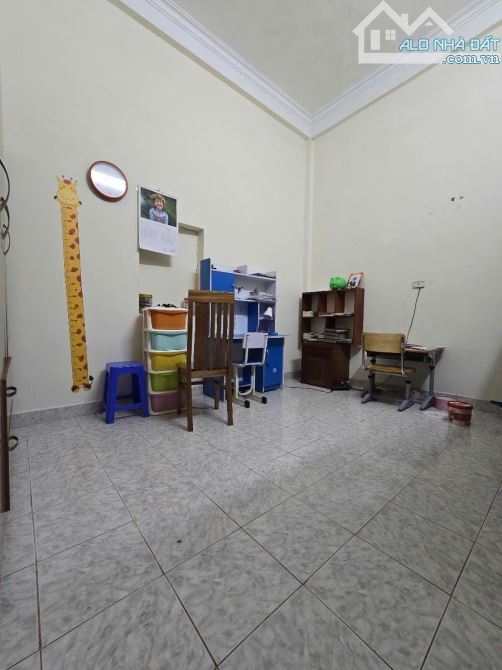 Bán Nhà Phố MẠC THÁI TỔ - TRUNG KÍNH 50m2 Gara OTO Vỉa Hè To View Sân Chơi 21 tỷ - 3