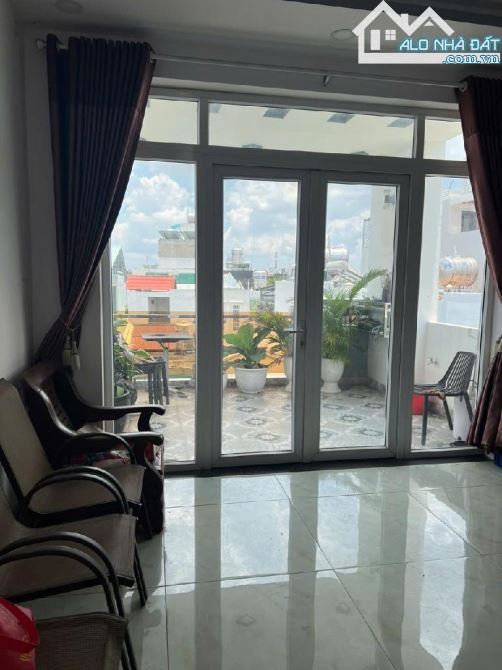 NHÀ ĐẸP 1/ Nguyễn Kiệm - DT lớn - Nhỉnh 1 Tỷ - 4 Phòng ngủ - 3