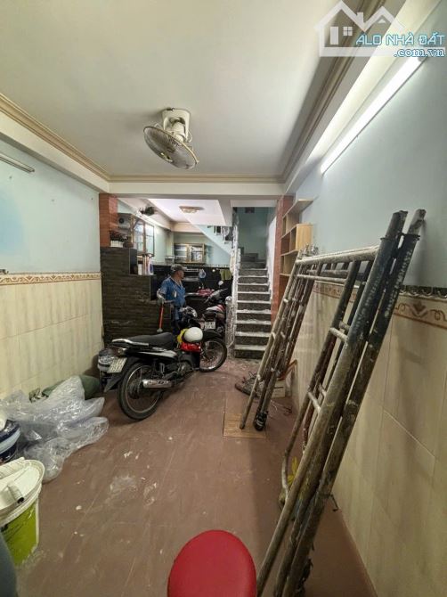 Nhà hẻm Ngô Quyền, Trệt 3 Lầu, 3PN 3WC, 3x10m, 11 Triệu - 3