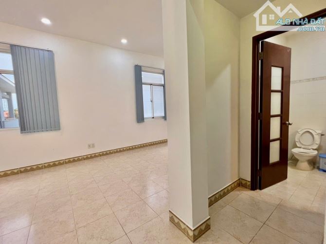 Cho thuê Biệt thự Mỹ Kim, 200m2, 3 lầu, đối diện công viên Hồ bán nguyệt, Quận 7 - 3