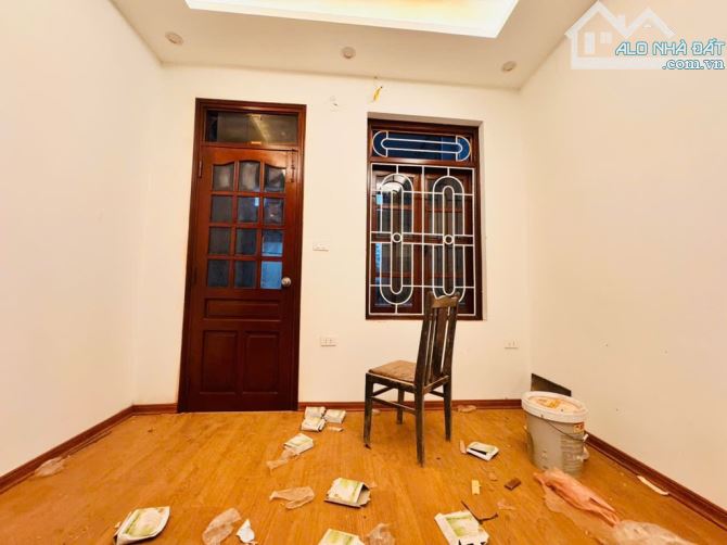 Bán nhà Lạc Long Quân. Nhà khu trung tậm giá hợp lý  . Diện tích 30m2.  Giá 7,5 tỷ - 3