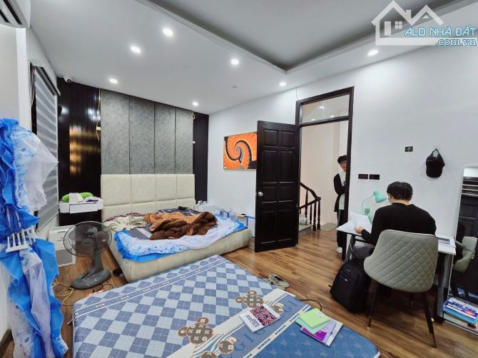 BÁN NHÀ SIÊU PHẨM XUÂN THUỶ  DIỆN TÍCH 37M MẶT TIỀN 5,5M GIÁ 9 TỶ - 3