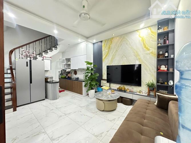 NHÀ ĐẸP CHÍNH CHỦ BÁN – LẠC LONG QUÂN 32M2 – 5 TẦNG – GẦN PHỐ, GẦN HỒ – 8.7 TỶ  Chính chủ - 3