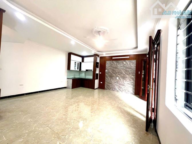 TUYỆT PHẨM NHÀ MỚI 5 TẦNG - THẠCH BÀN, LONG BIÊN, DIỆN TÍCH RỘNG, 4 NGỦ, Ở SƯỚNG - 3