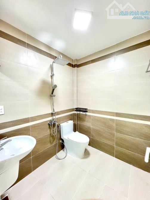 NHÀ ĐẸP KẾ LÂM VĂN BỀN P.TÂN KIỂNG,QUẬN 7,4X15M,3 TẦNG,3 PN.CHỈ 5.5 TỶ - 3