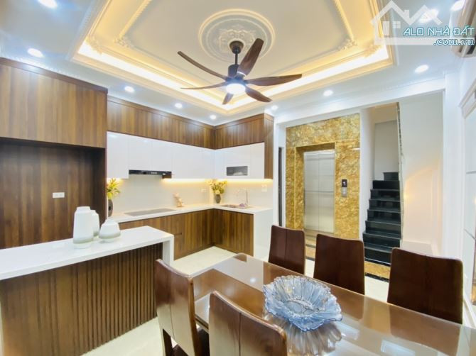 BÁN NHÀ THANG MÁY - MỚI ĐẸP - TRUNG TÂM CẦU GIẤY - ĐẸP NHẤT KHU VỰC - 3