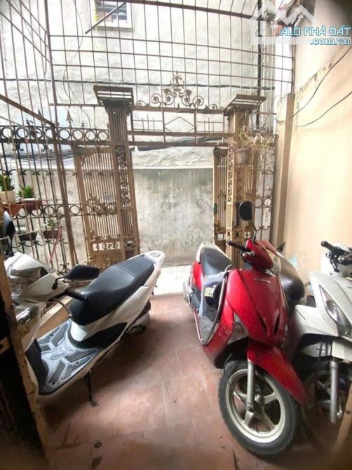 Bán nhà phố Thanh Nhàn - An sinh tốt - 54m² - 6.4 tỷ