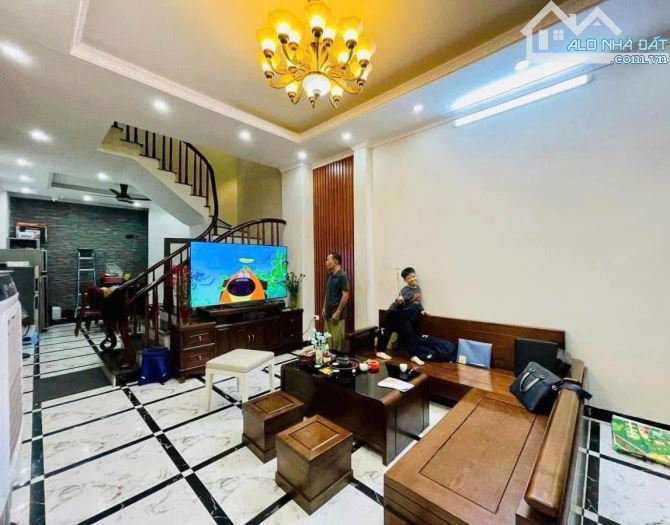 Định Công Thượng - Nhà dân 60 M - Nhỉnh 10 đồng - 2 thoáng vĩnh viễn - Full nội thất. - 3