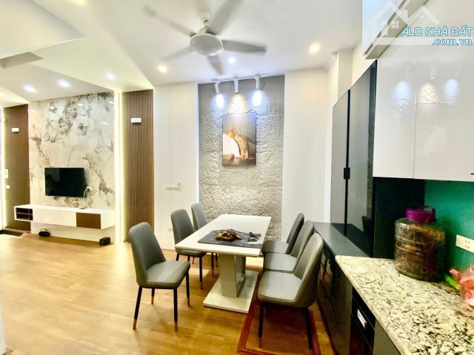 BÁN NHÀ Ô TÔ ĐỖ CỔNG MỄ TRÌ HẠ DIỆN TÍCH 41M MẶT TIỀN 4,6M GIÁ 8,7 TỶ - 3