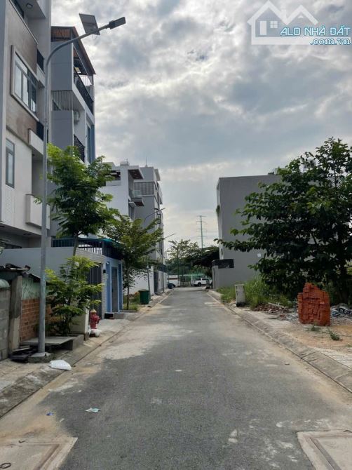 Cạnh Saigon Metro Park Trường Thọ, Thủ Đức DT 4,7m x 22m SHR, Xe hơi thông 5,68 tỷ - 3