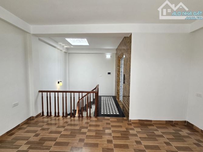 Nhà đẹp Giang Biên, thang máy êm ru. Ô tô tránh cách 20m, 43m, MT 5m, giá hơn 7 tỷ xíu. - 3
