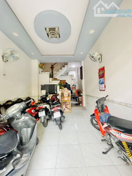 Nhà bán đường Thoại Ngọc Hầu, DTSD 45m, 3tầng, giá  6 tỷ - 3