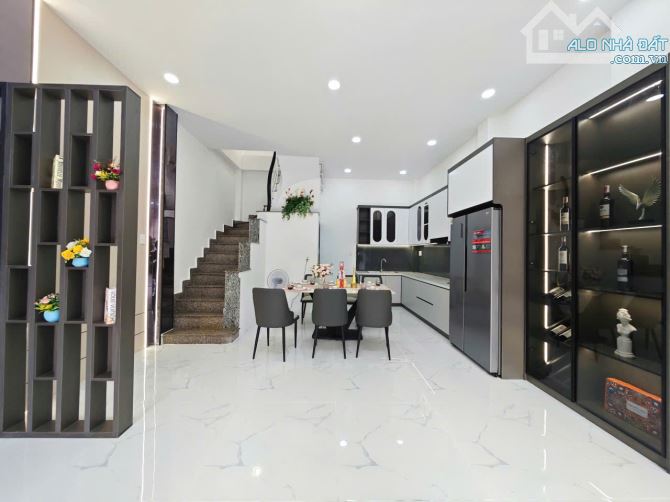 Cần bán gấp căn nhà phố cao cấp, tặng nội thất full mới 1T3L1ST. Giá chỉ 7.9 tỷ - 3