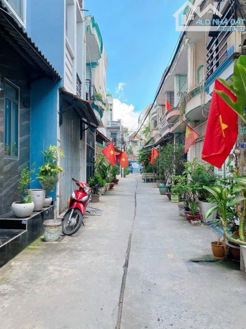 5.7 TỶ - NHÀ HẺM XE TẢI TÂN BÌNH - GẦN SIÊU THỊ EMART - DT 5.5*11M ĐÚC 2 TẤM - 3