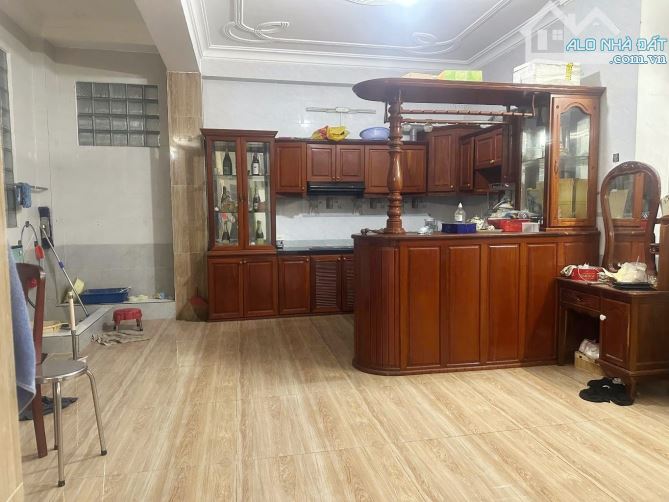 CHDV 16 PHÒNG - 2 MT HẺM XE TẢI - TRUNG MỸ TÂY 09, Q12 - THU NHẬP 30TR/THÁNG - NHĨNH 7 TỶ - 3