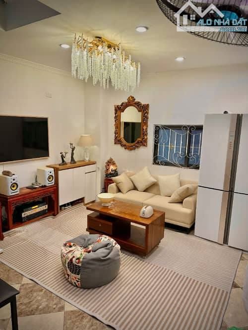 Siêu hiếm! Phố Yên ninh cách 1 nhà ra phố, nhà đẹp, full nội thất, nhà 5 tầng, mt 4,1m, gi - 3