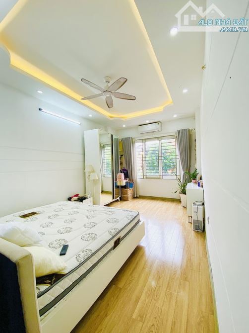 Bán nhà mặt phố Vũ Tông Phan - Thanh Xuân - 2 mặt thoáng - Ô tô đỗ cửa - 9.x tỷ - 3