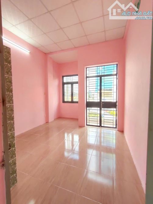 Cho thuê nhà mặt tiền 1 trệt 2 lầu đường nguyễn việt hồng - 3