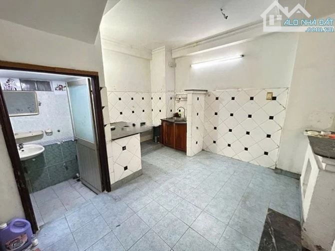 Nhà sát MT Nguyễn Duy Dương, 6x7 - 3 tầng 4pn 3wc 14 triệu - 3