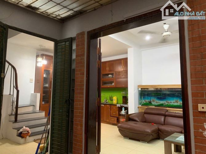 Cho thuê nhà nguyên căn ngõ 360 Xã Đàn, 50m2, 4 tầng, 4 ngủ, 13.5 Triệu KD online, ở gđ - 3