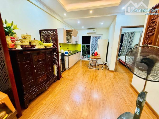 Bán chung cư AZ Sky Định Công: nhỉnh 4 tỷ, 78m2, 2 ngủ, 2 vệ sinh, ở sướng, có ban công vi - 3